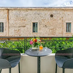 https://chandakos-no-8-design-apts.rethymnohotels.net